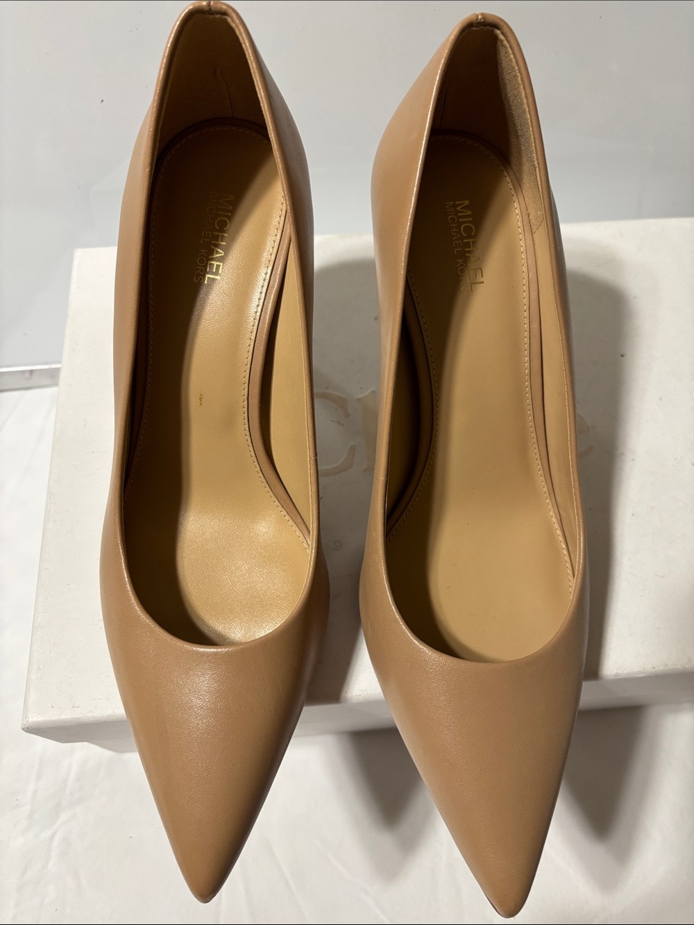 Michael Kors Taupe Pointed-Toe Leather Pumps. NWOT - Picture 3 of 10